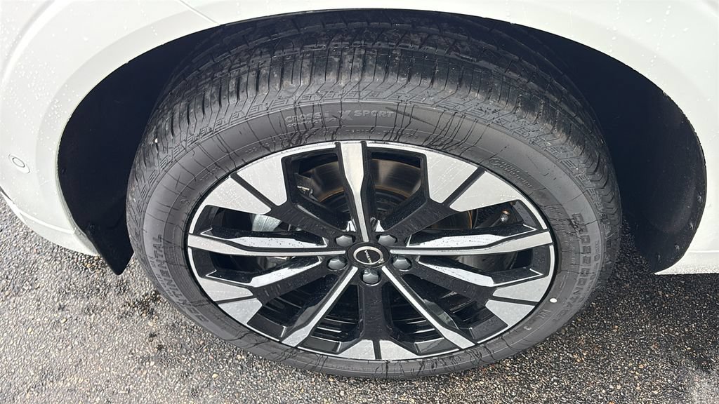 New 2026 Volvo XC60 B5 Plus AWD/4WD image 32