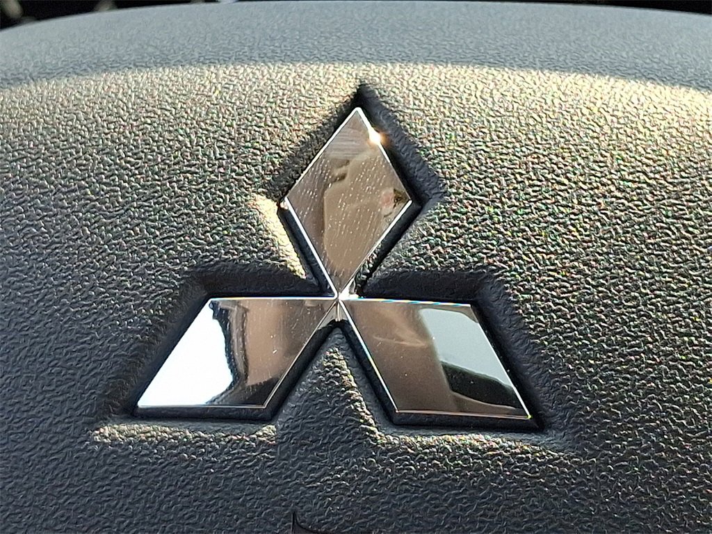 New 2025 Mitsubishi Outlander SE image 11