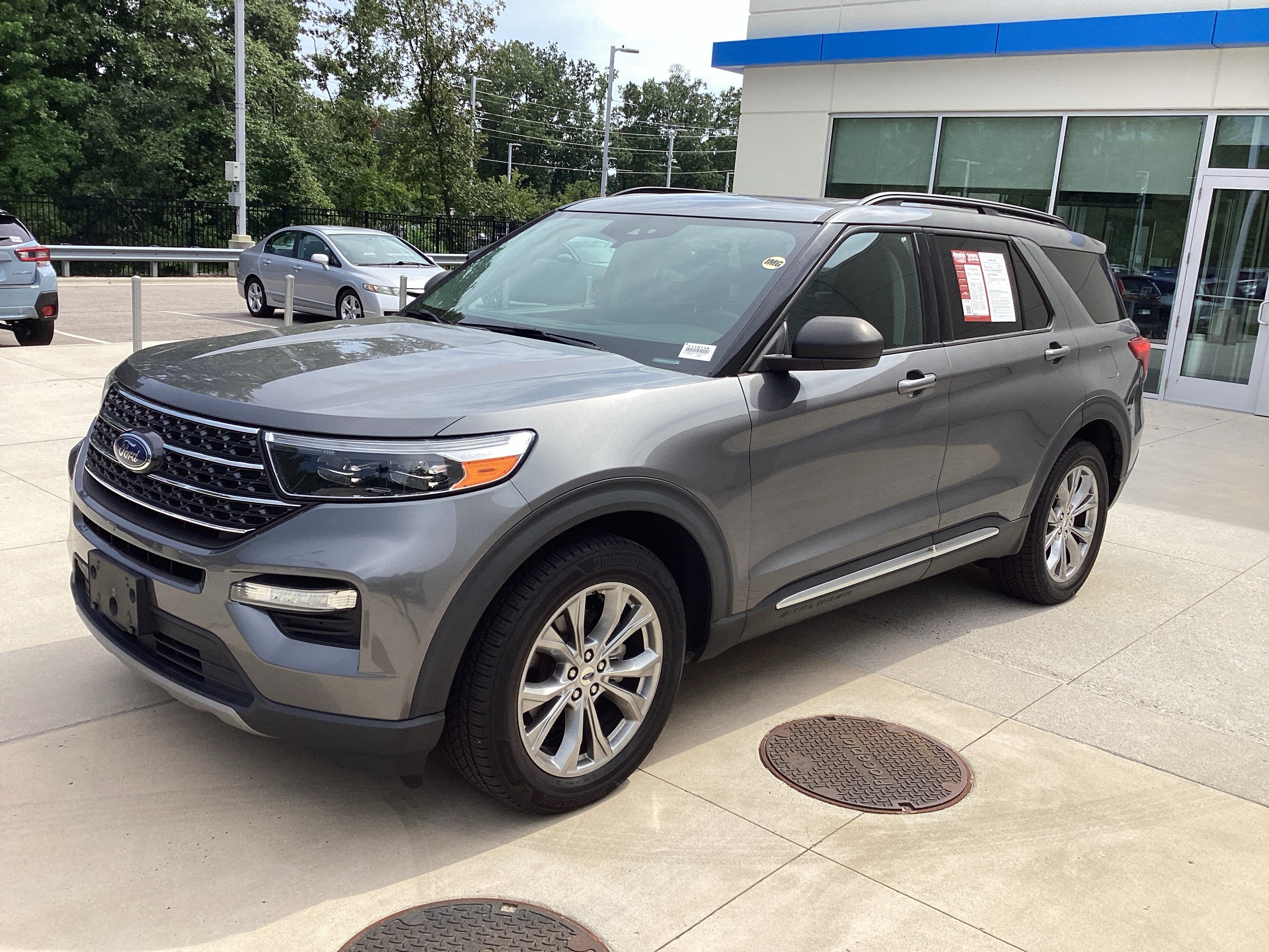 Used 2021 Ford Explorer XLT w/ Equipment Group 202A AWD/4WD image 5