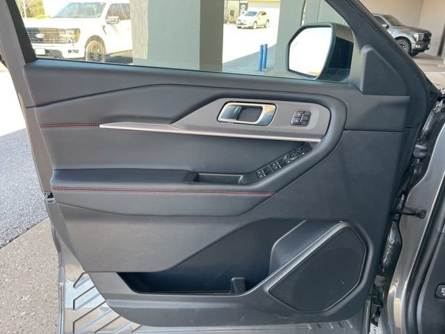 Used 2025 Ford Explorer ST-Line w/ Premium Package image 13