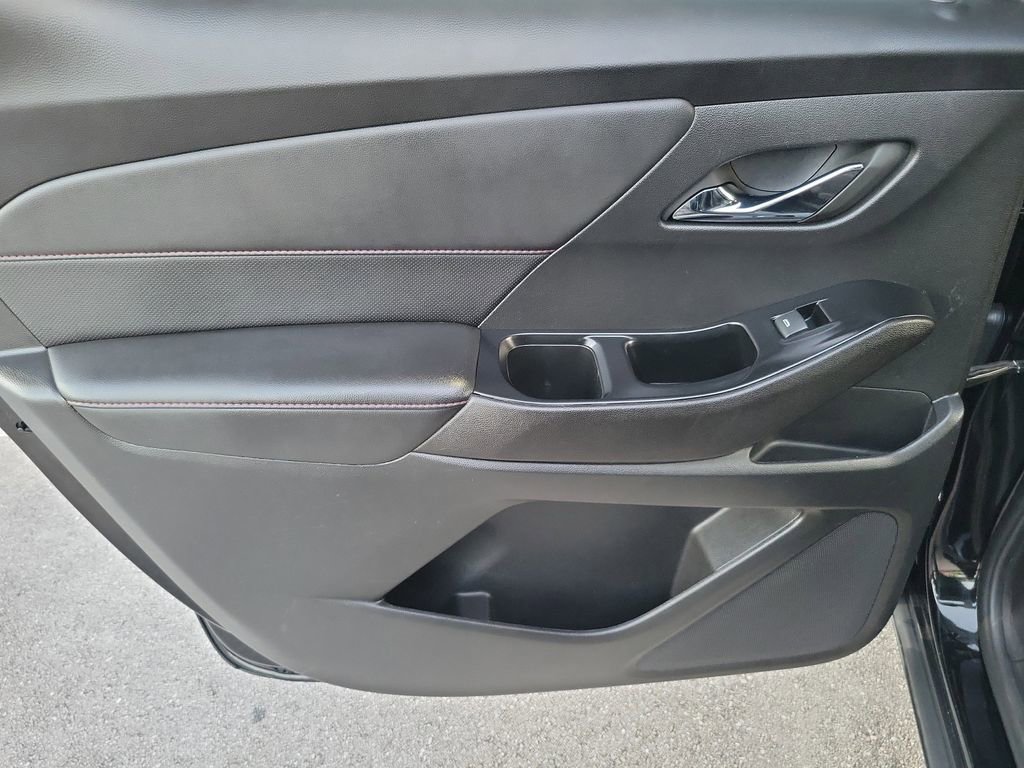 Used 2023 Chevrolet Traverse RS image 11