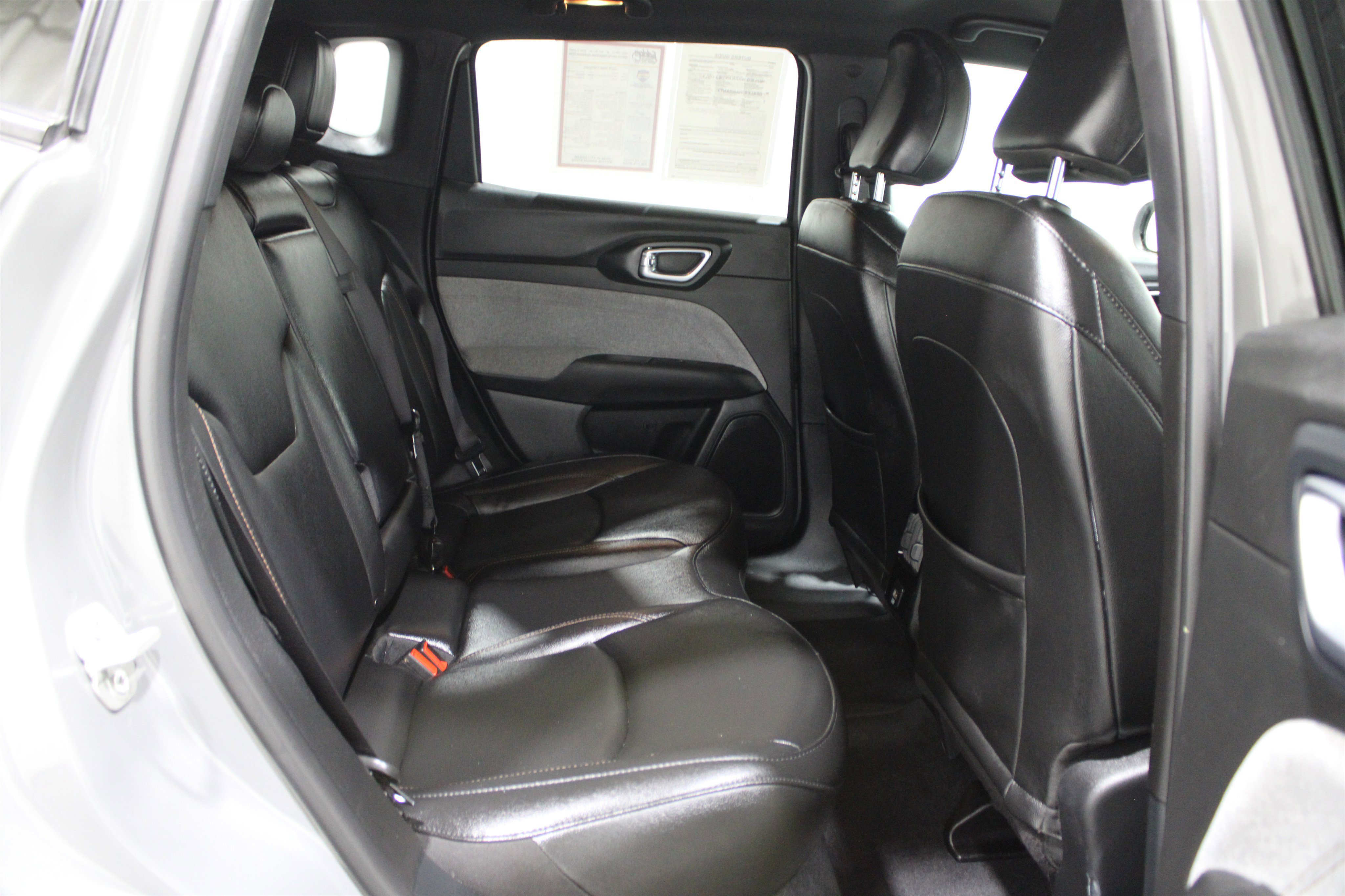 Used 2024 Jeep Compass Latitude image 30