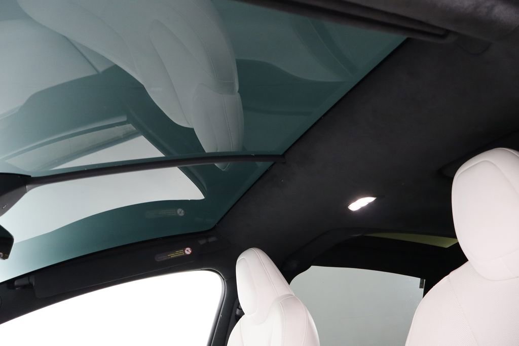 Used 2023 Tesla Model X image 17