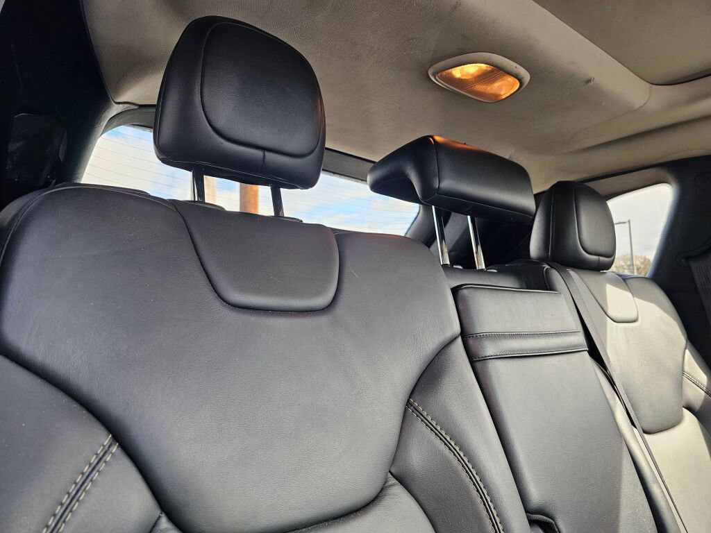 Used 2016 Jeep Cherokee Latitude w/ North All-Season Group image 12