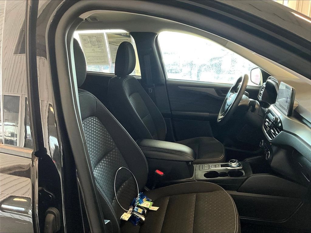 Used 2025 Ford Escape Active AWD/4WD image 11