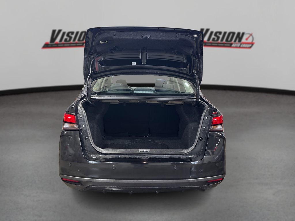 Used 2023 Nissan Versa SR w/ Trunk Package image 11