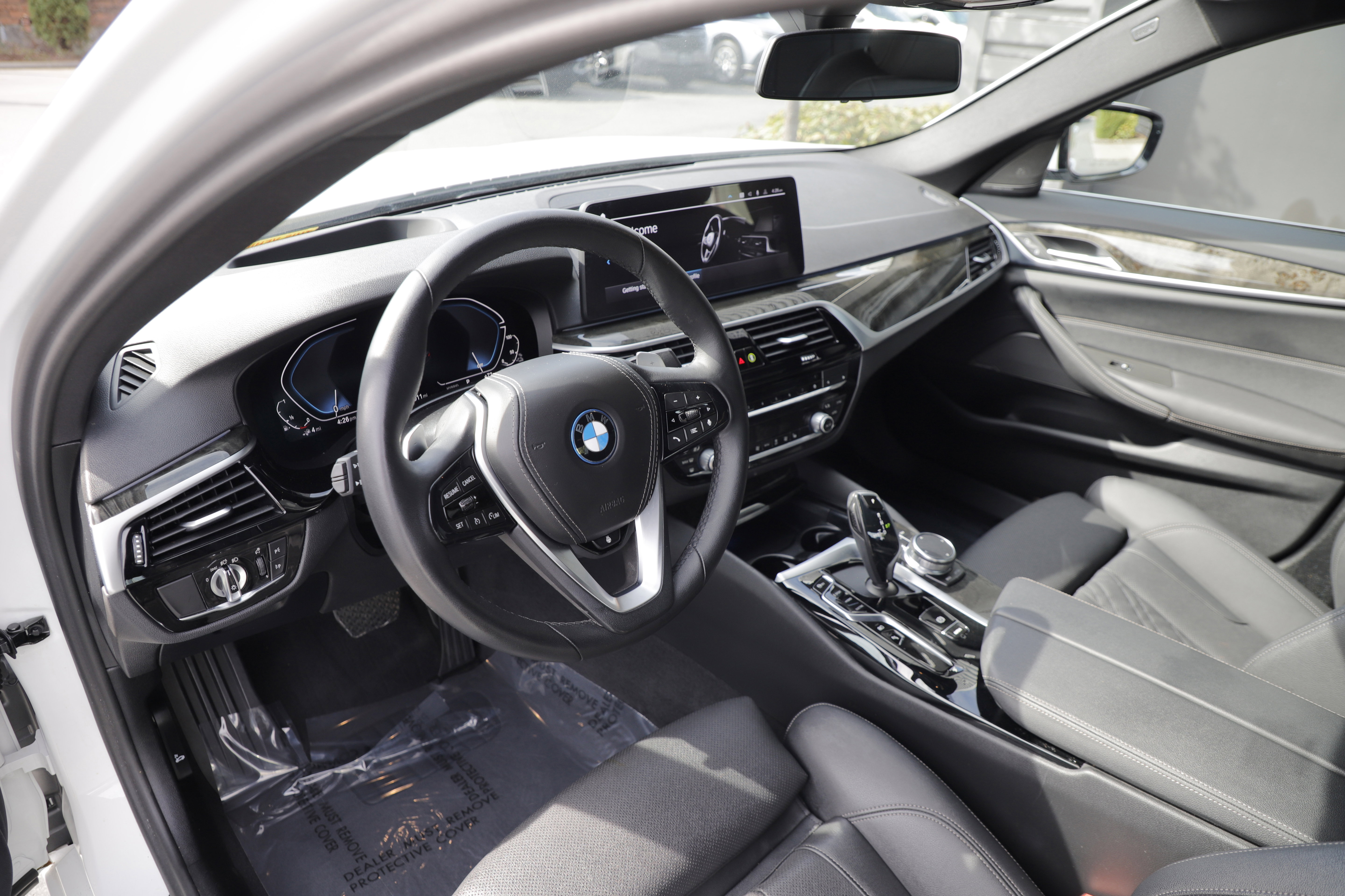Used 2023 BMW 530e xDrive w/ Premium Package AWD/4WD image 18