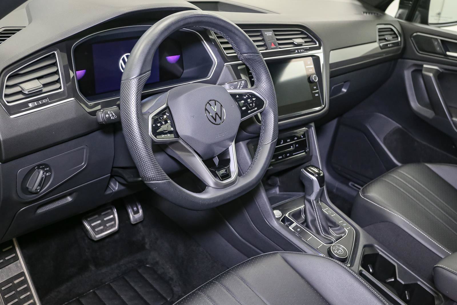 Certified 2024 Volkswagen Tiguan SE R-Line AWD/4WD image 30