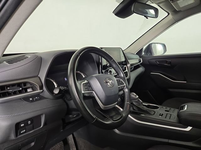Used 2023 Toyota Highlander LE image 15