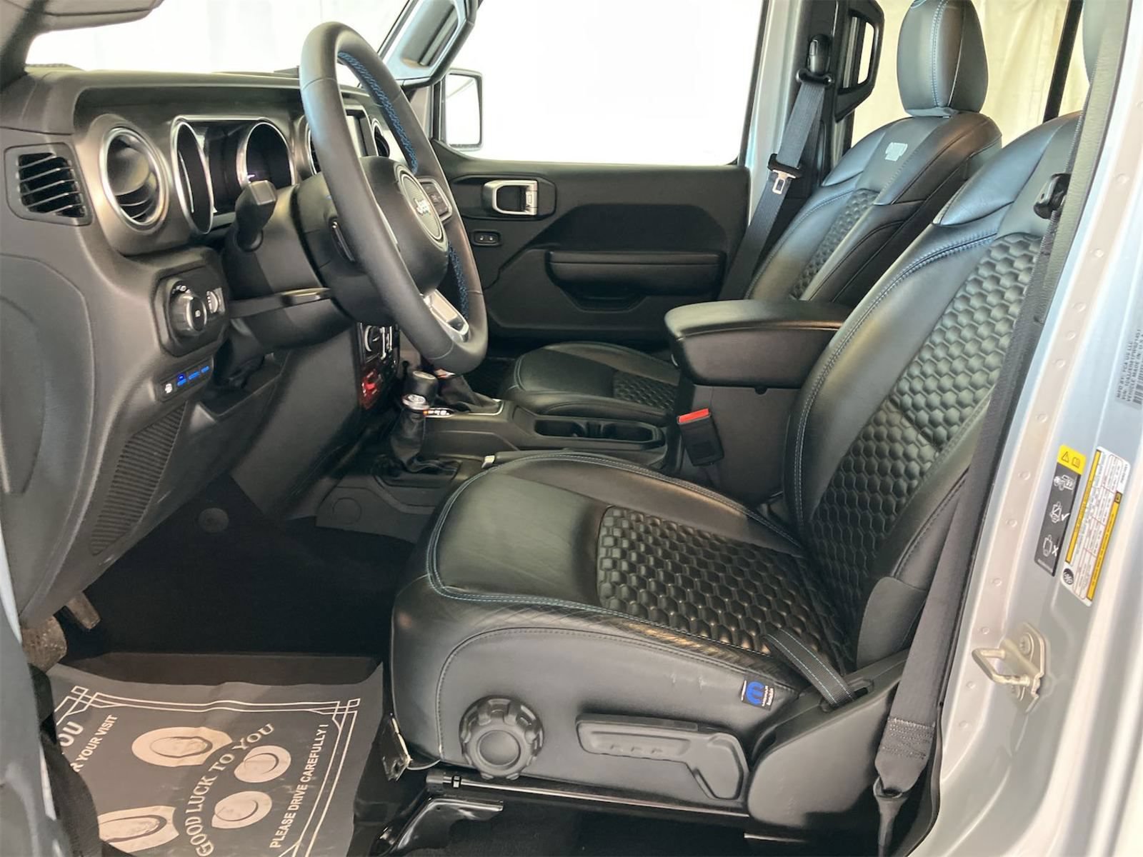 Used 2023 Jeep Wrangler Unlimited Rubicon 4xe w/ Cold Weather Group AWD/4WD image 5