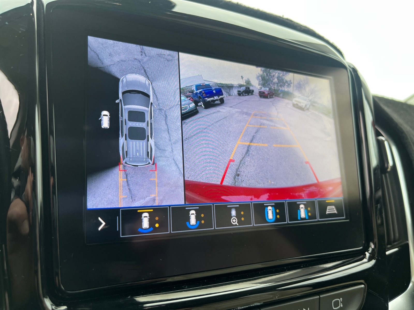 Used 2021 Chevrolet Traverse Premier w/ LPO, Cargo Package image 28