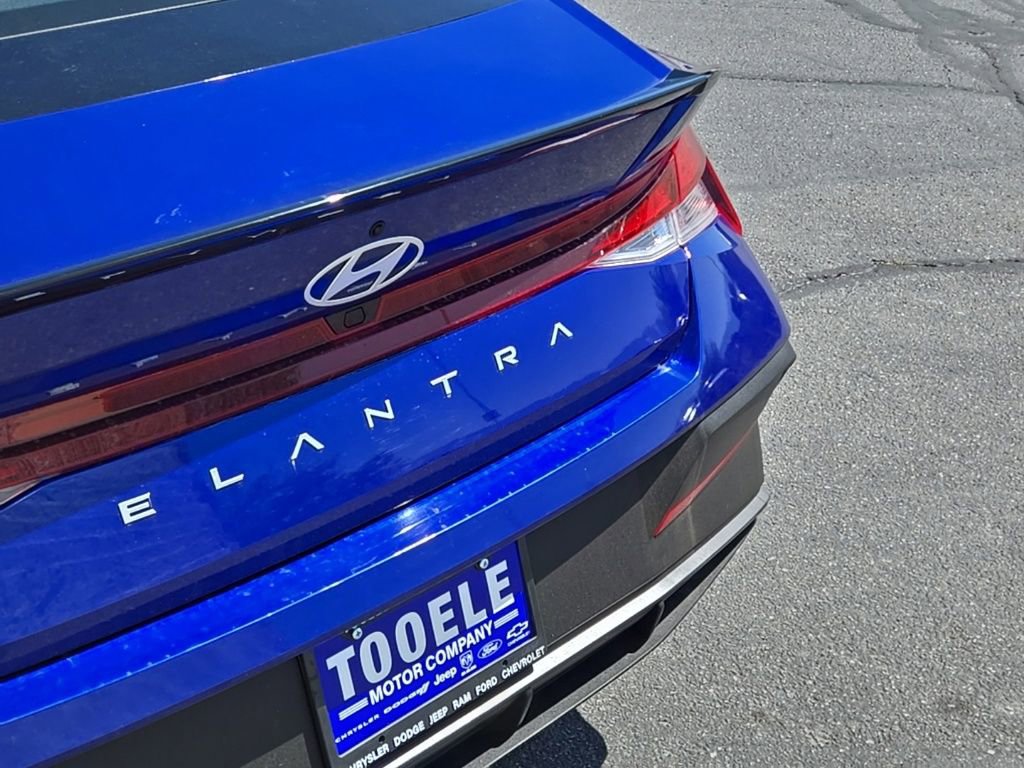 Used 2025 Hyundai Elantra Sport FWD image 11