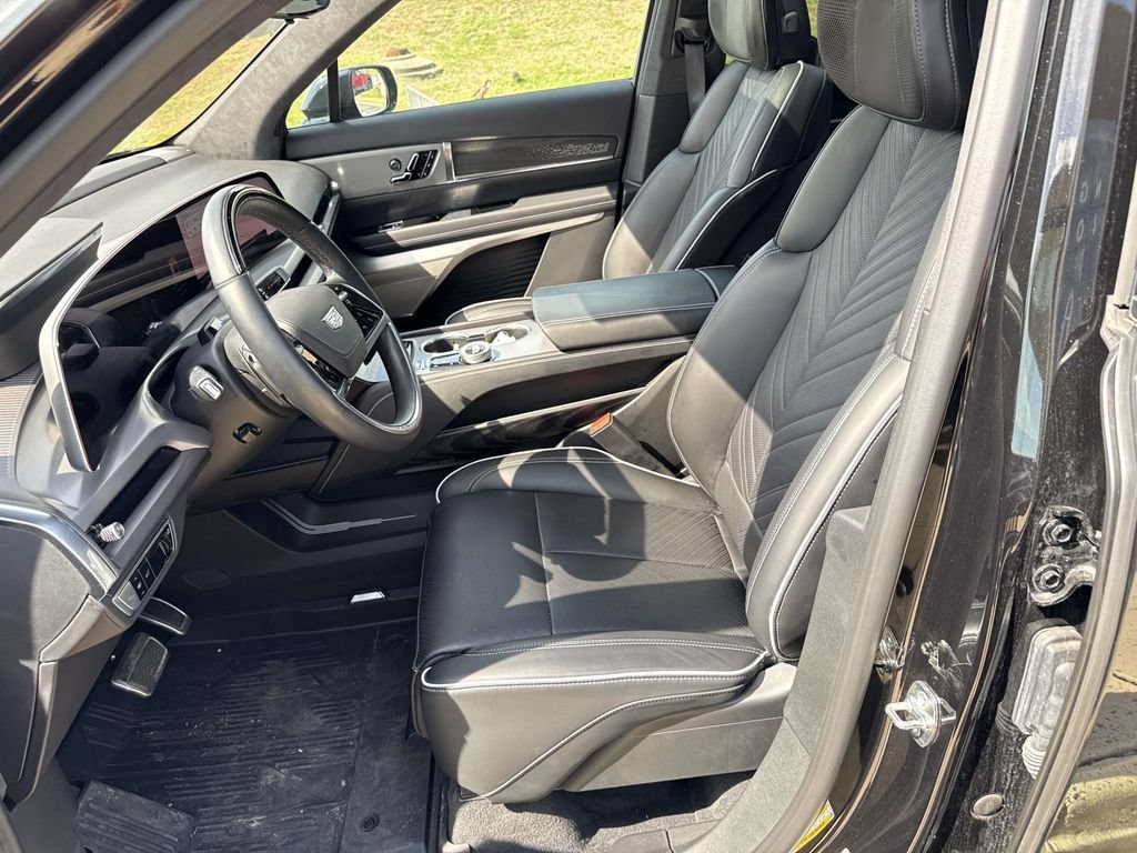 Certified 2026 Cadillac Vistiq Platinum w/ LPO, Floor Liner Package AWD/4WD image 6