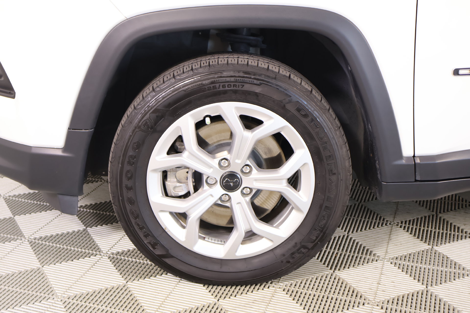 Used 2025 Jeep Compass Latitude AWD/4WD image 16