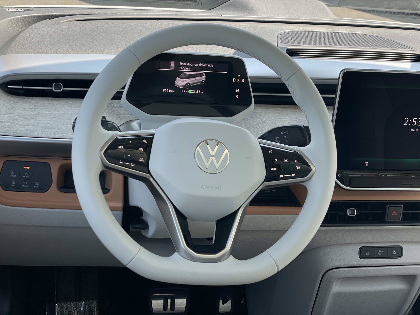 Certified 2025 Volkswagen ID. Buzz Pro S Plus AWD/4WD image 8