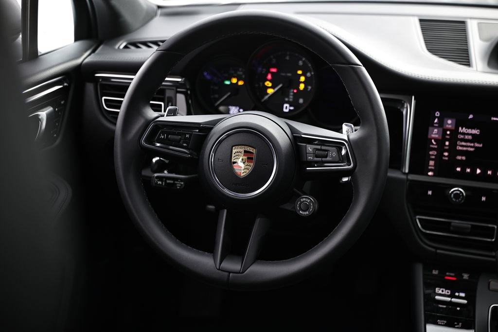 Certified 2026 Porsche Macan AWD/4WD image 30