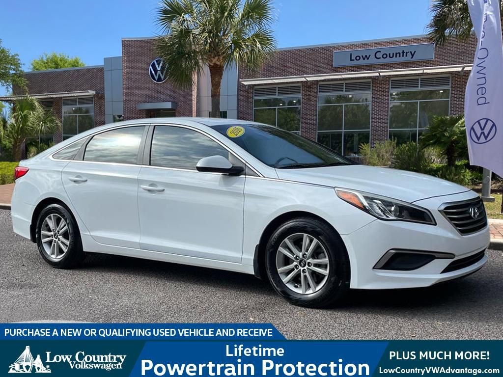 Used 2016 Hyundai Sonata SE image 1