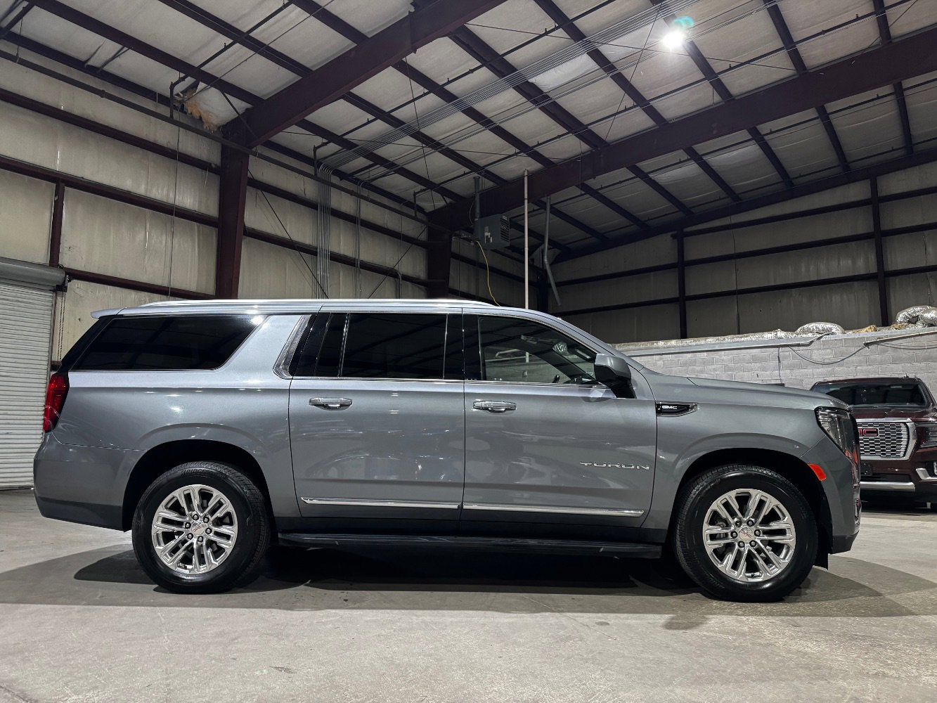 Used 2021 GMC Yukon XL SLT image 4