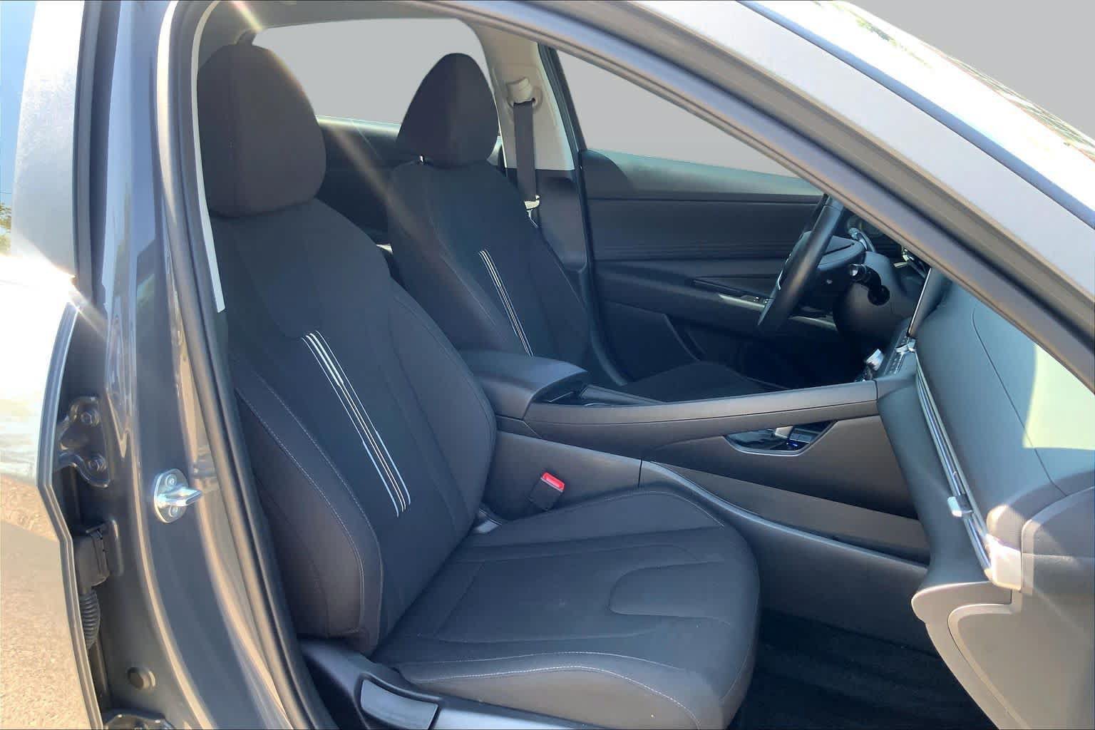 Used 2025 Hyundai Elantra SEL FWD image 9