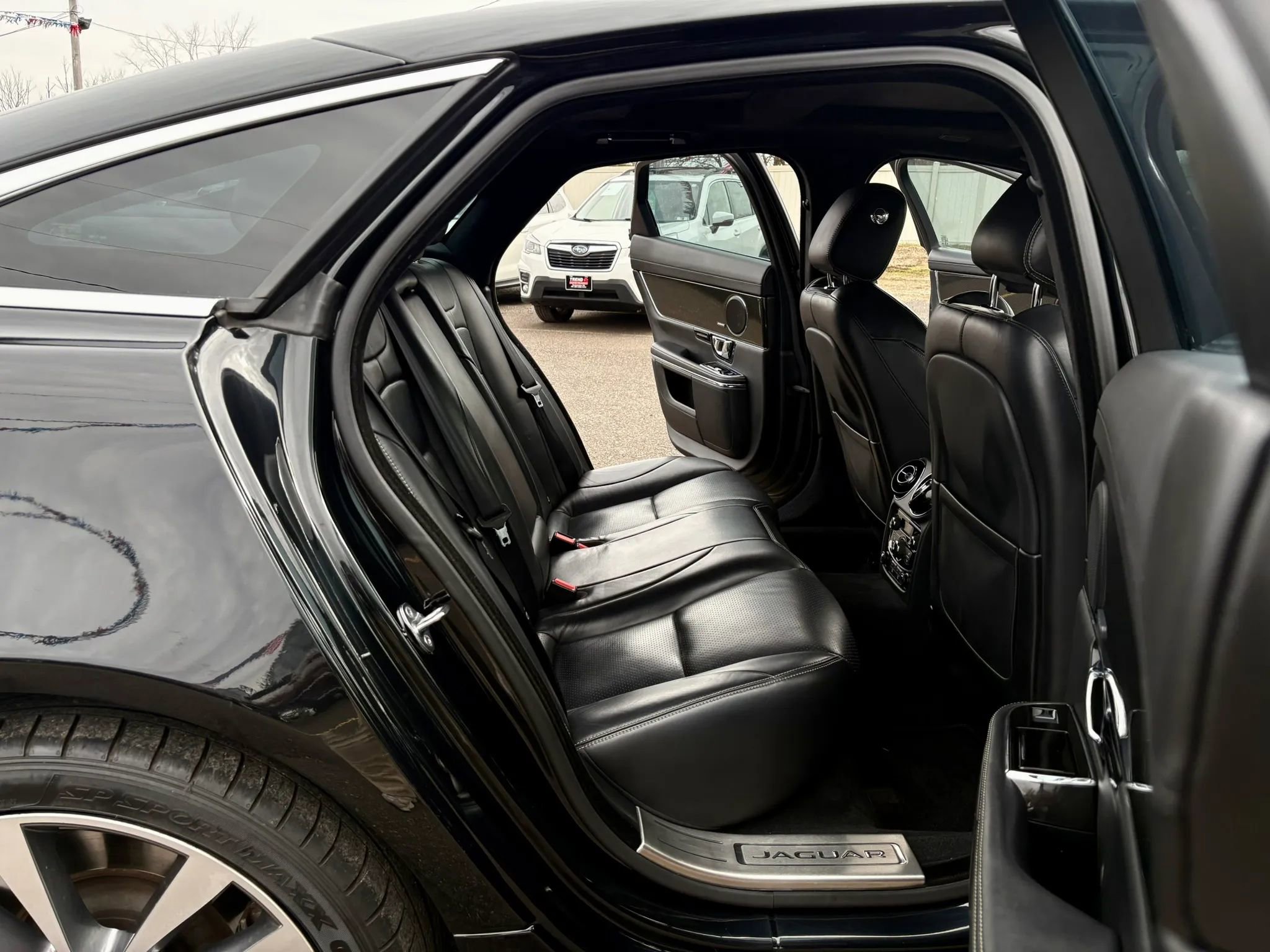 Used 2015 Jaguar XJ Supercharged image 25