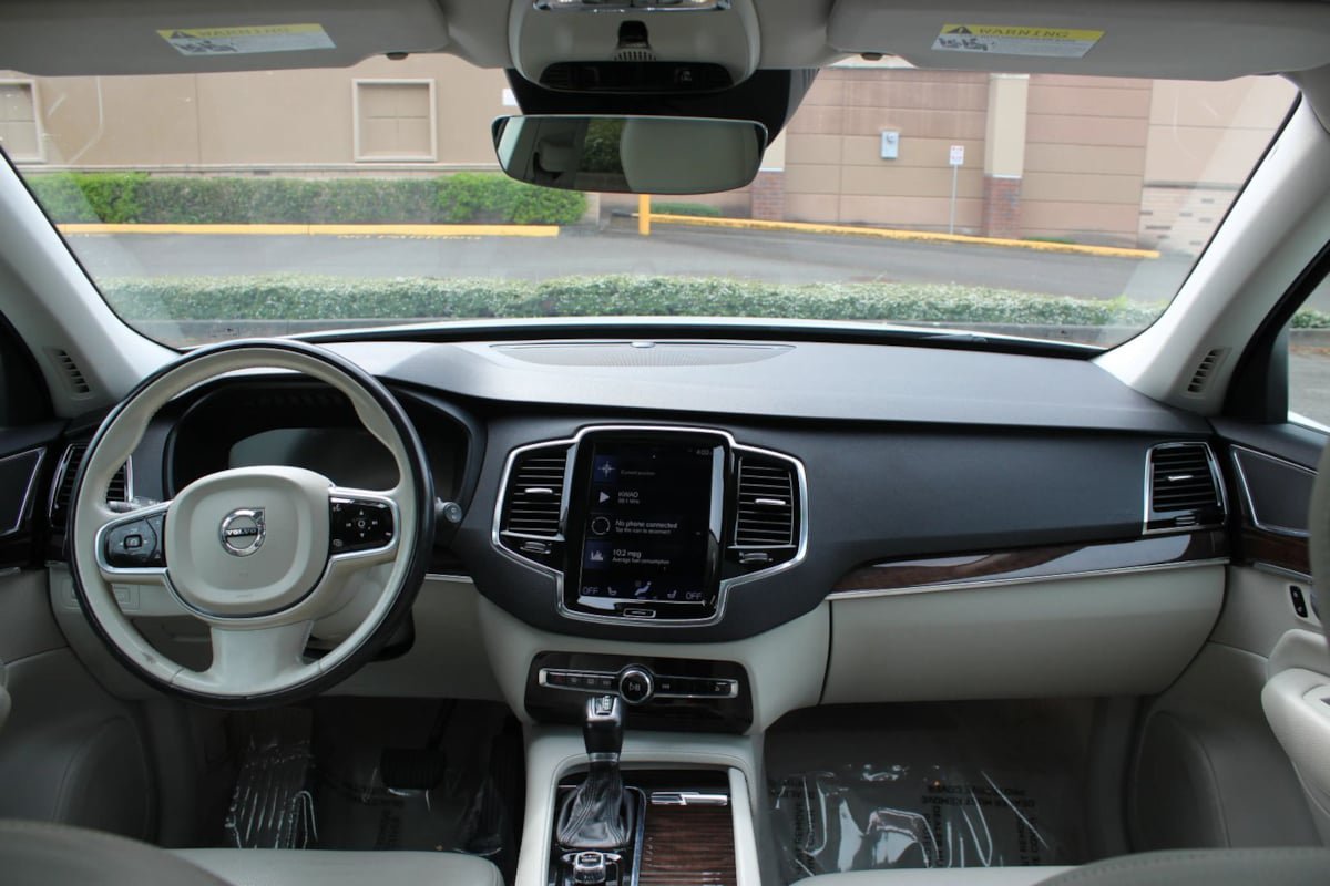 Used 2016 Volvo XC90 T6 Momentum AWD/4WD image 27