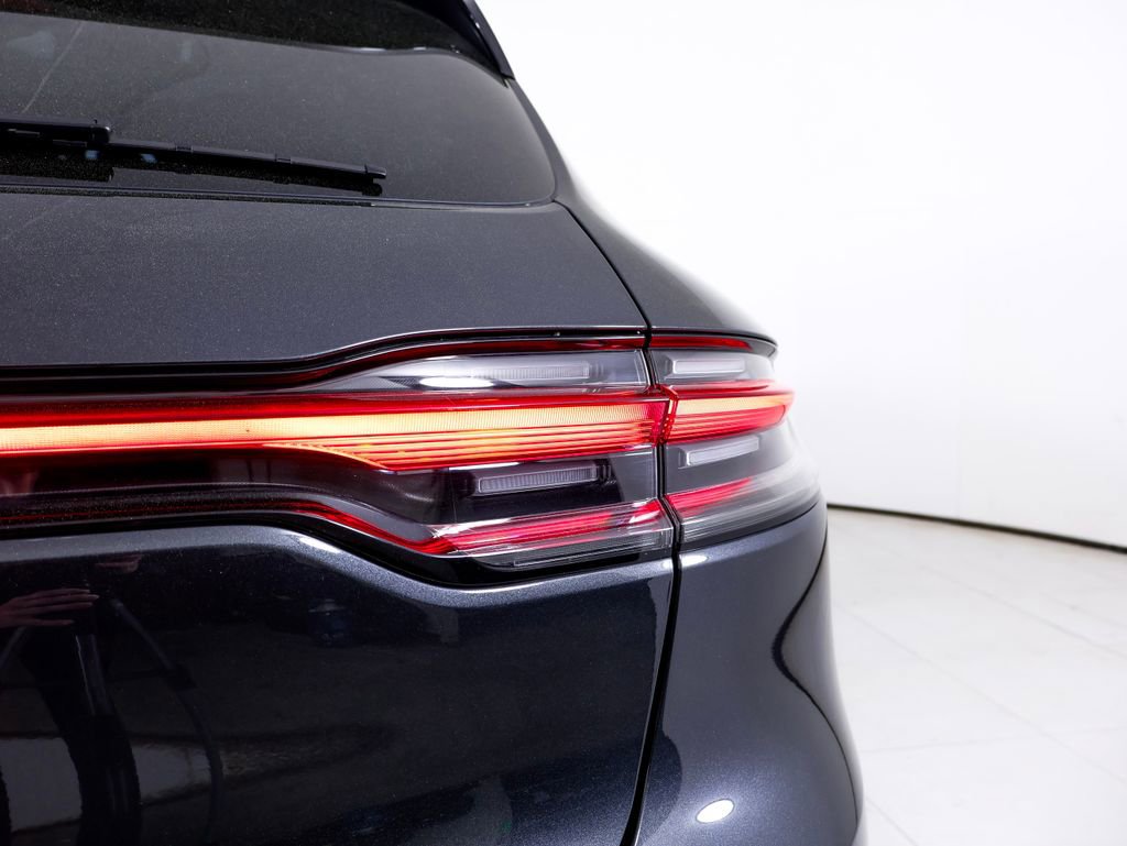 Certified 2023 Porsche Macan AWD/4WD image 11