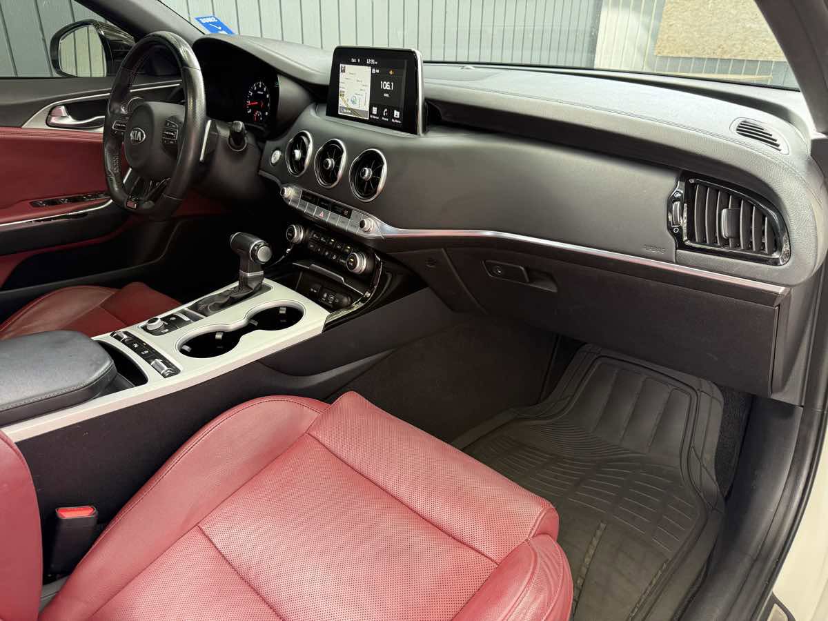 Used 2018 Kia Stinger GT1 image 13