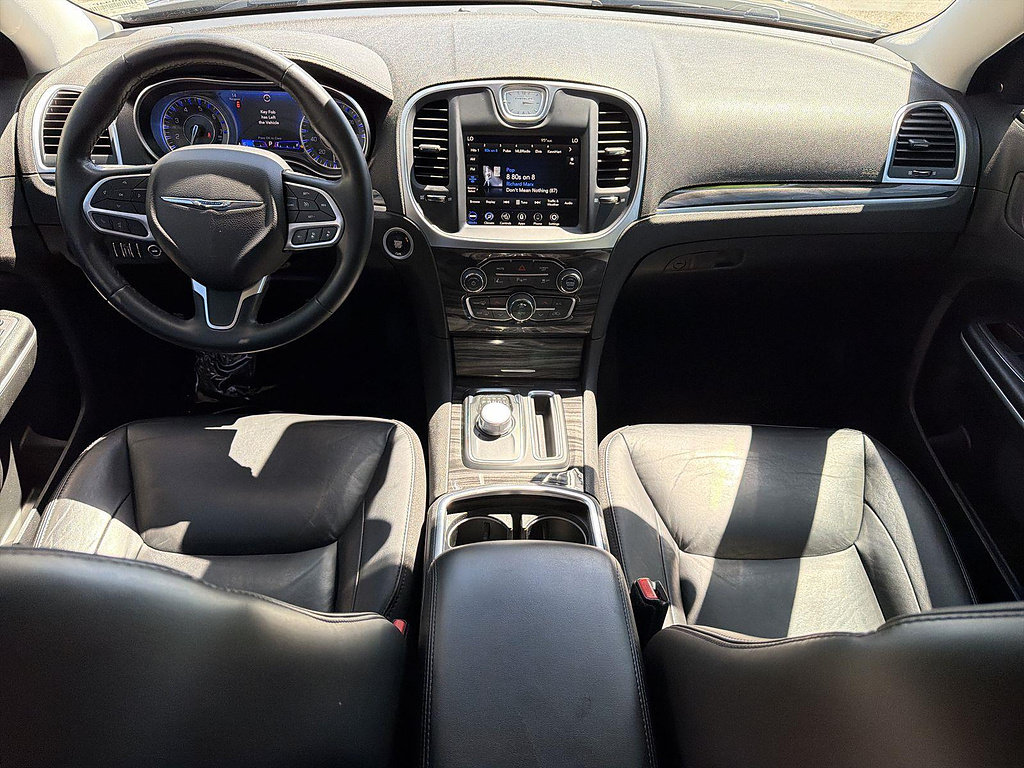 Used 2022 Chrysler 300 Touring L w/ Safetytec Plus Group RWD image 18