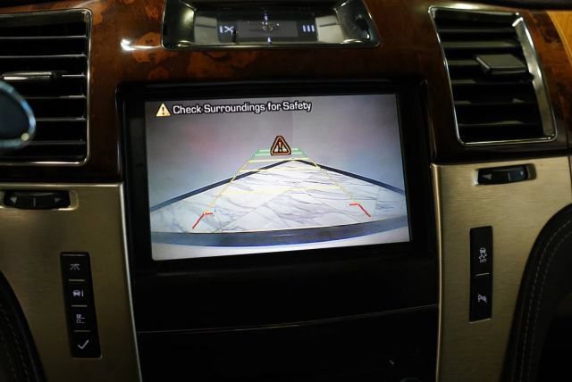 Used 2013 Cadillac Escalade Platinum AWD/4WD image 29