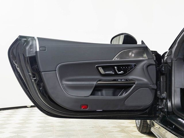 Used 2022 Mercedes-Benz SL 63 AMG 4MATIC w/ Driver Assistance Package image 8