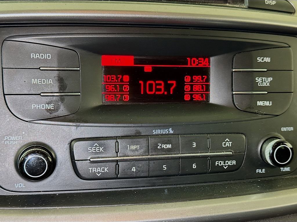 Used 2016 Kia Sorento L FWD image 11