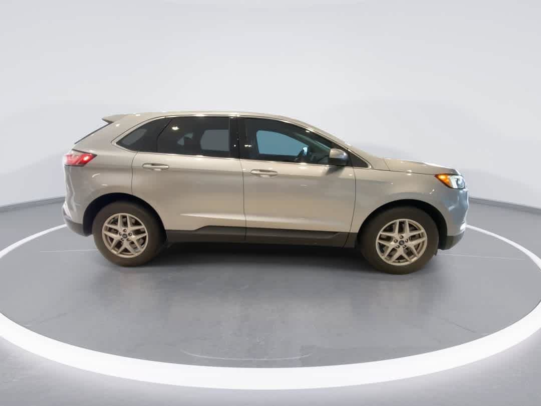 Used 2022 Ford Edge SEL AWD/4WD image 9