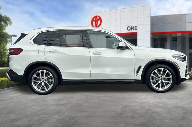 Used 2022 BMW X5 xDrive40i w/ Climate Comfort Package AWD/4WD image 3