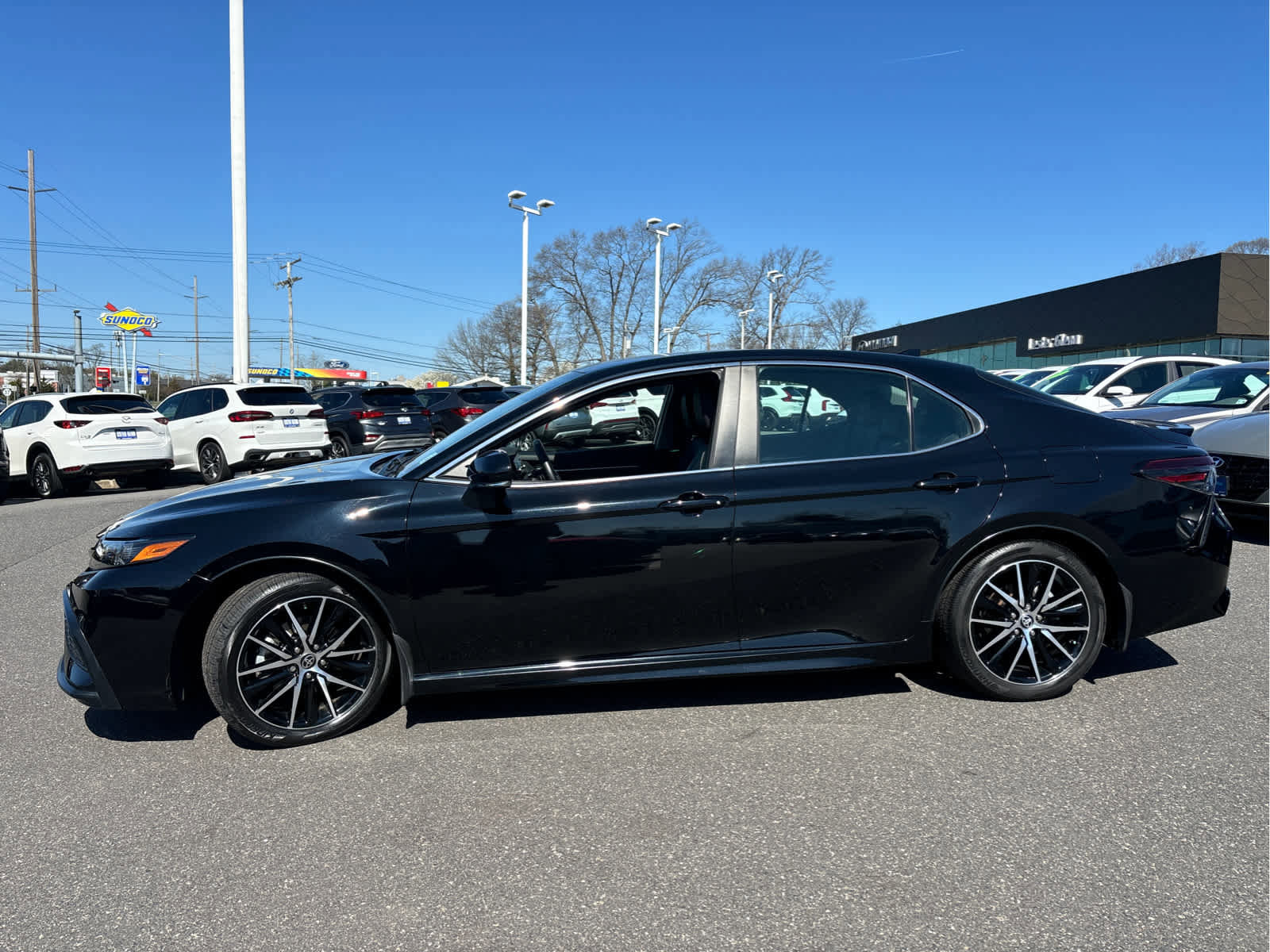 Used 2023 Toyota Camry SE w/ Cold Weather Package image 6