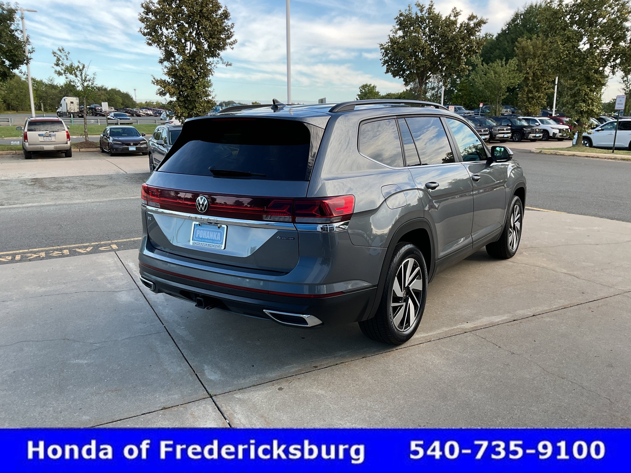 Used 2025 Volkswagen Atlas SE AWD/4WD image 6