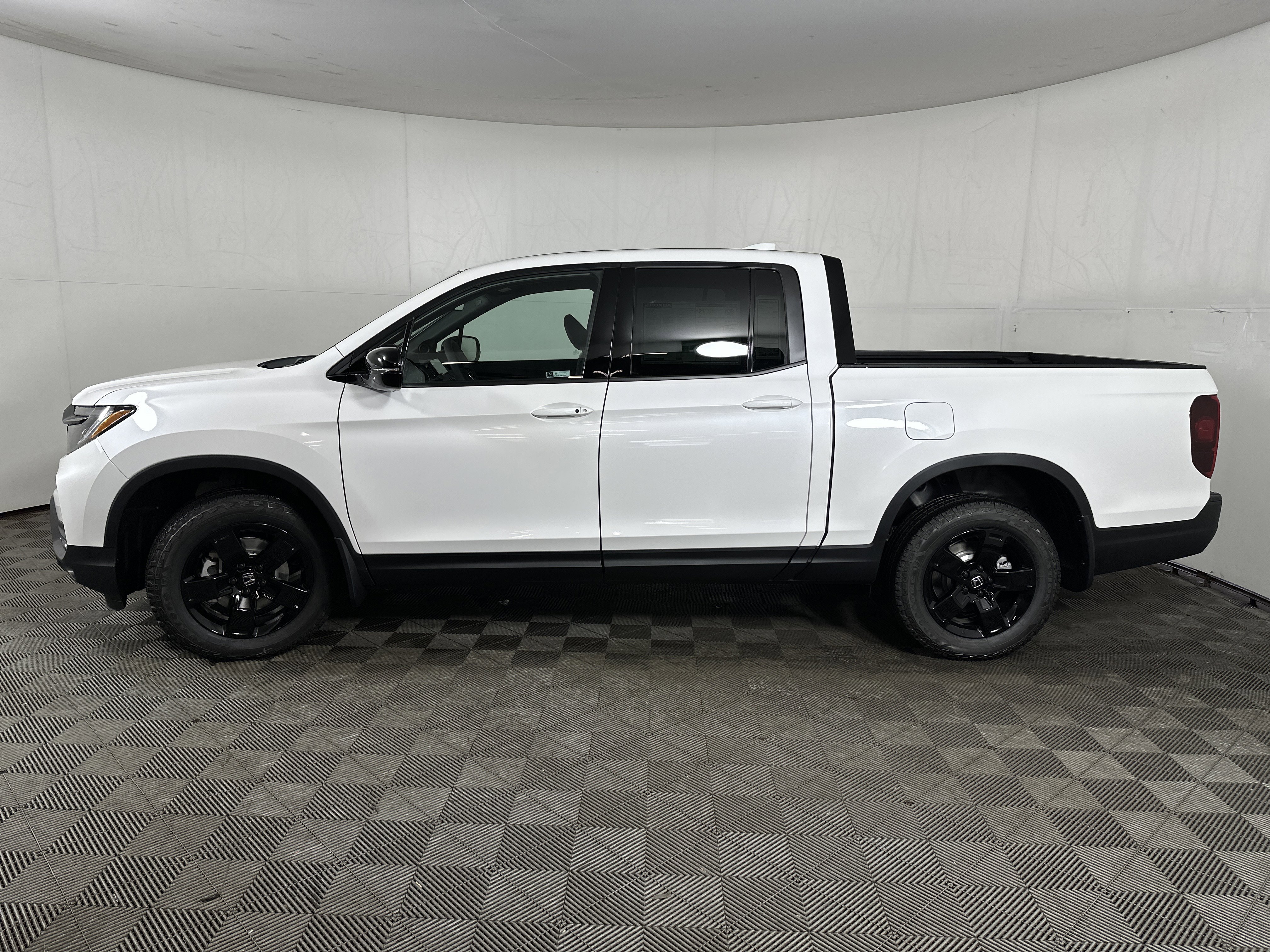 New 2026 Honda Ridgeline Black Edition image 4
