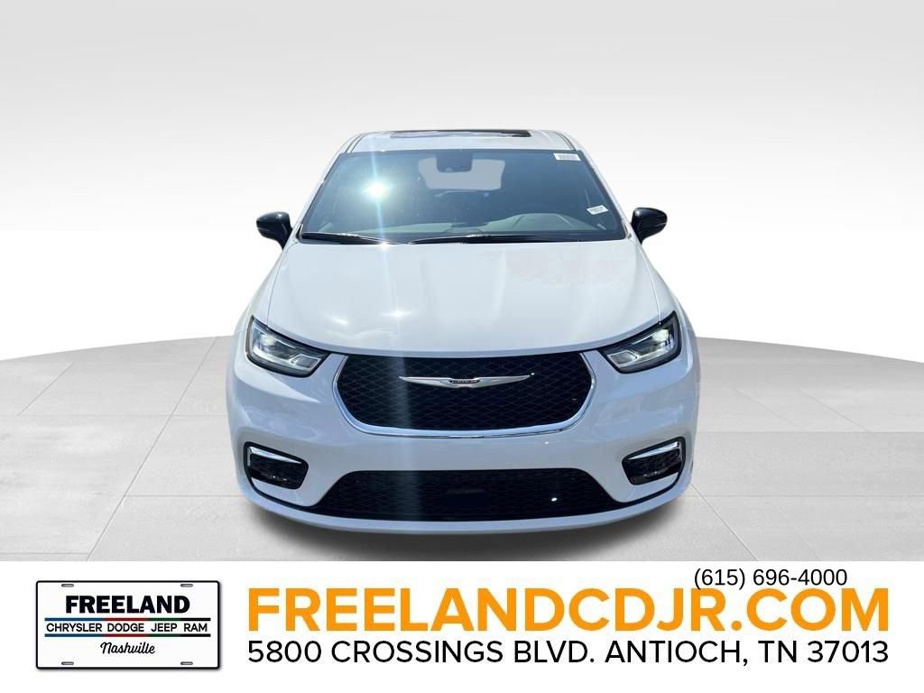 New 2025 Chrysler Pacifica Select video 2