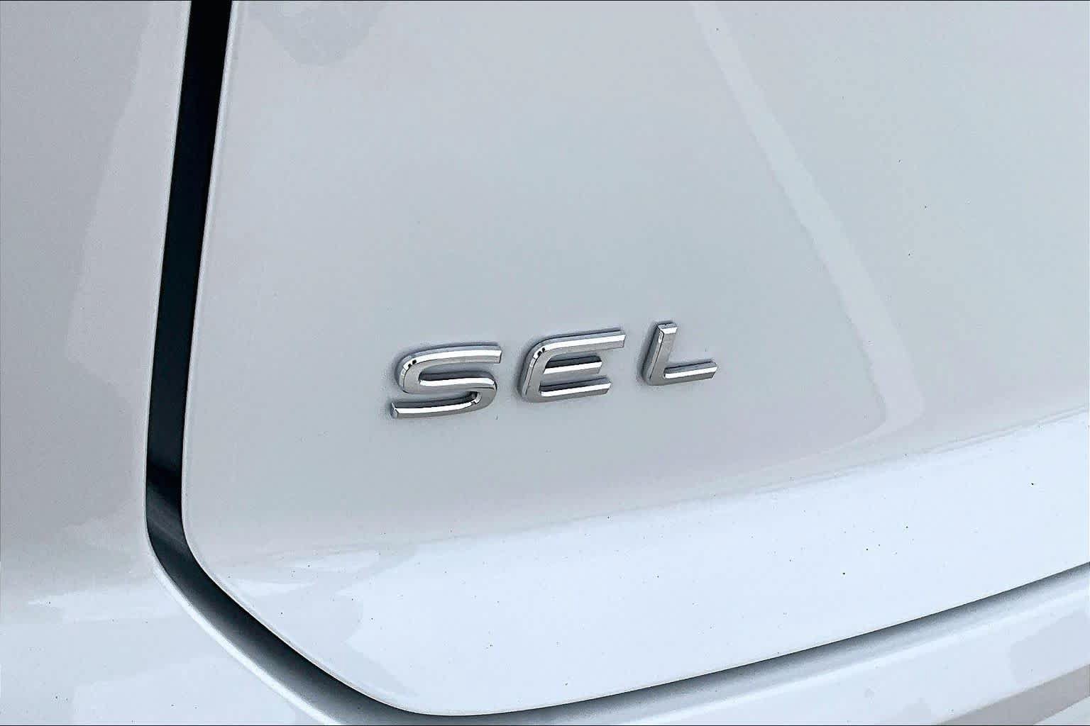 Used 2024 Volkswagen Atlas Cross Sport SEL Premium R-Line AWD/4WD image 9