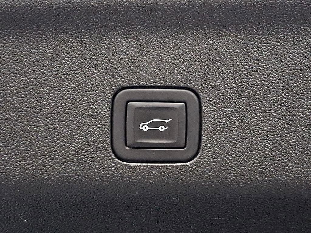 Used 2024 Chevrolet Suburban RST image 34