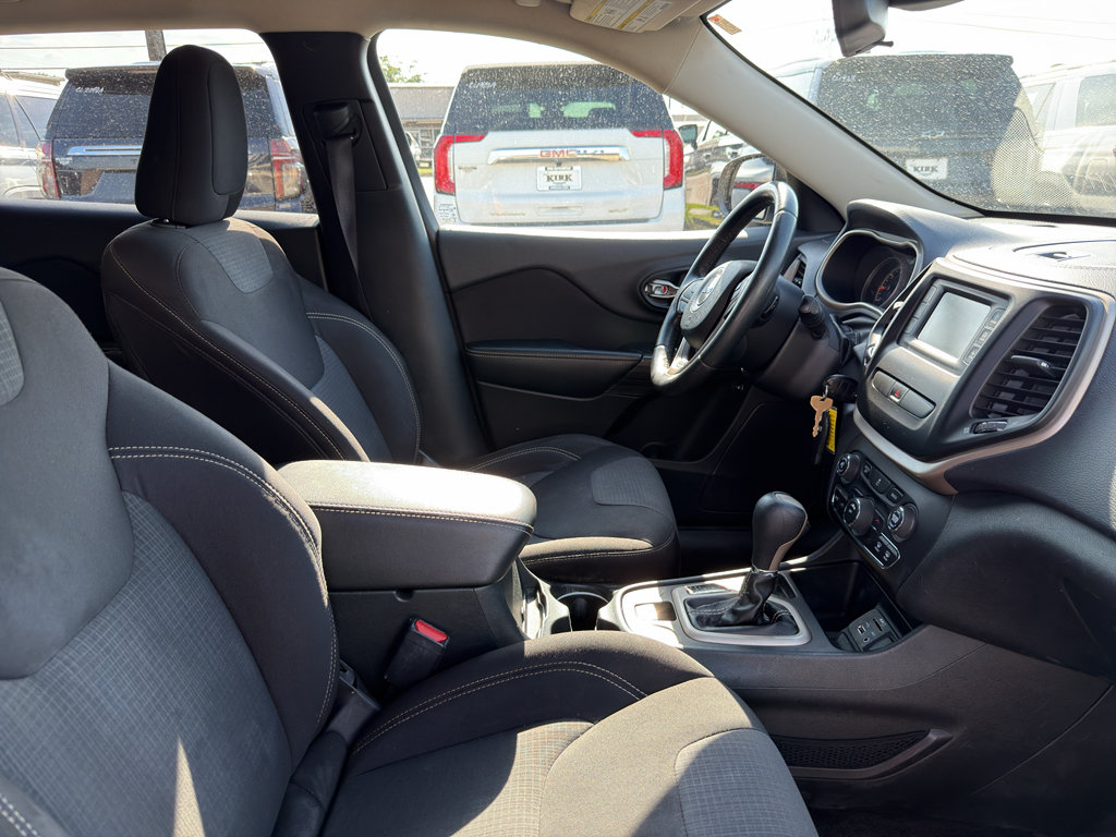 Used 2015 Jeep Cherokee Latitude FWD image 39