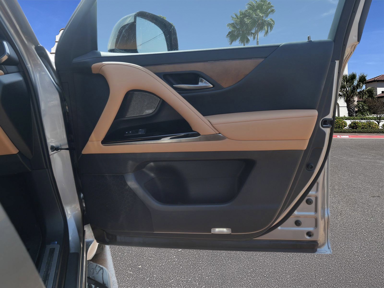 Certified 2024 Lexus LX 600 4WD w/ Luxury Package image 14