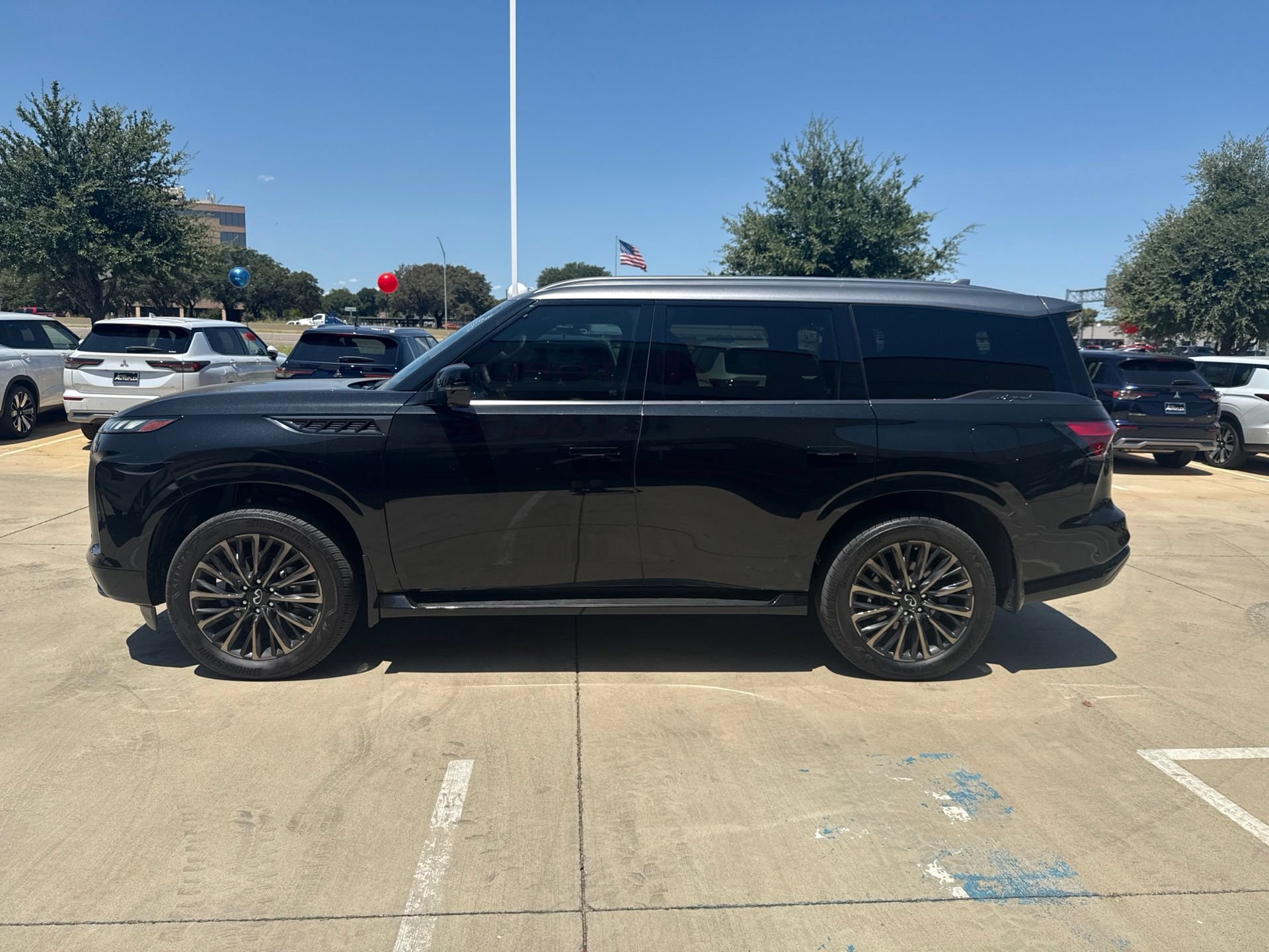 Used 2025 INFINITI QX80 Autograph AWD/4WD image 3
