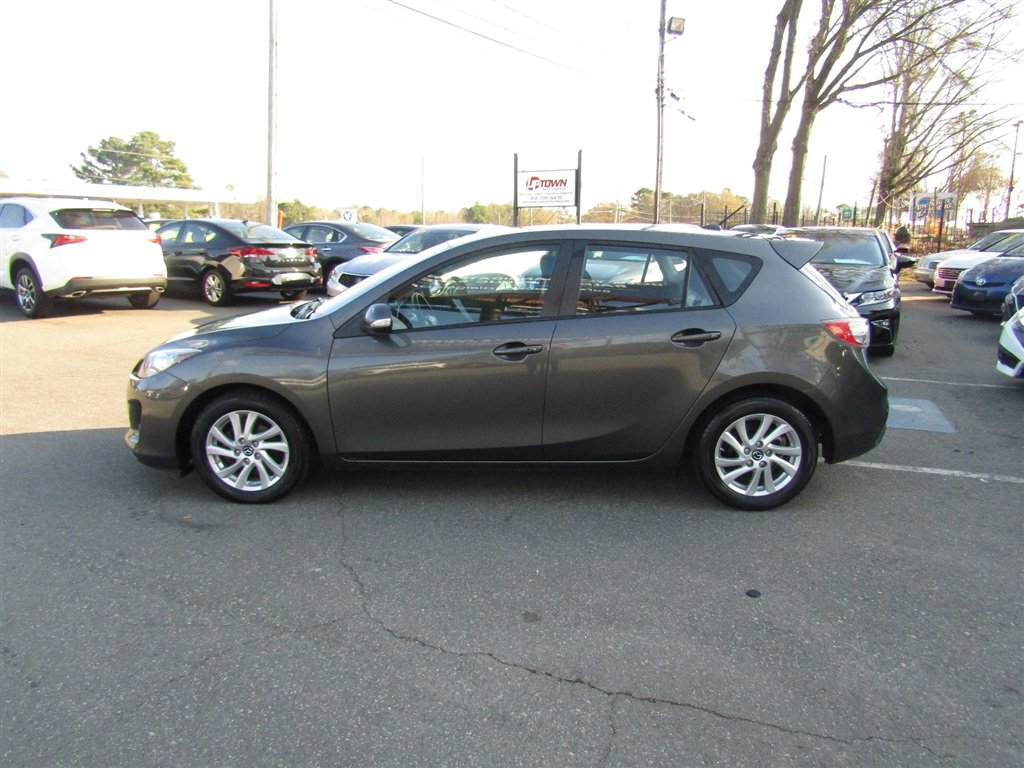 Used 2013 MAZDA MAZDA3 i Grand Touring w/ Tech Pkg image 2