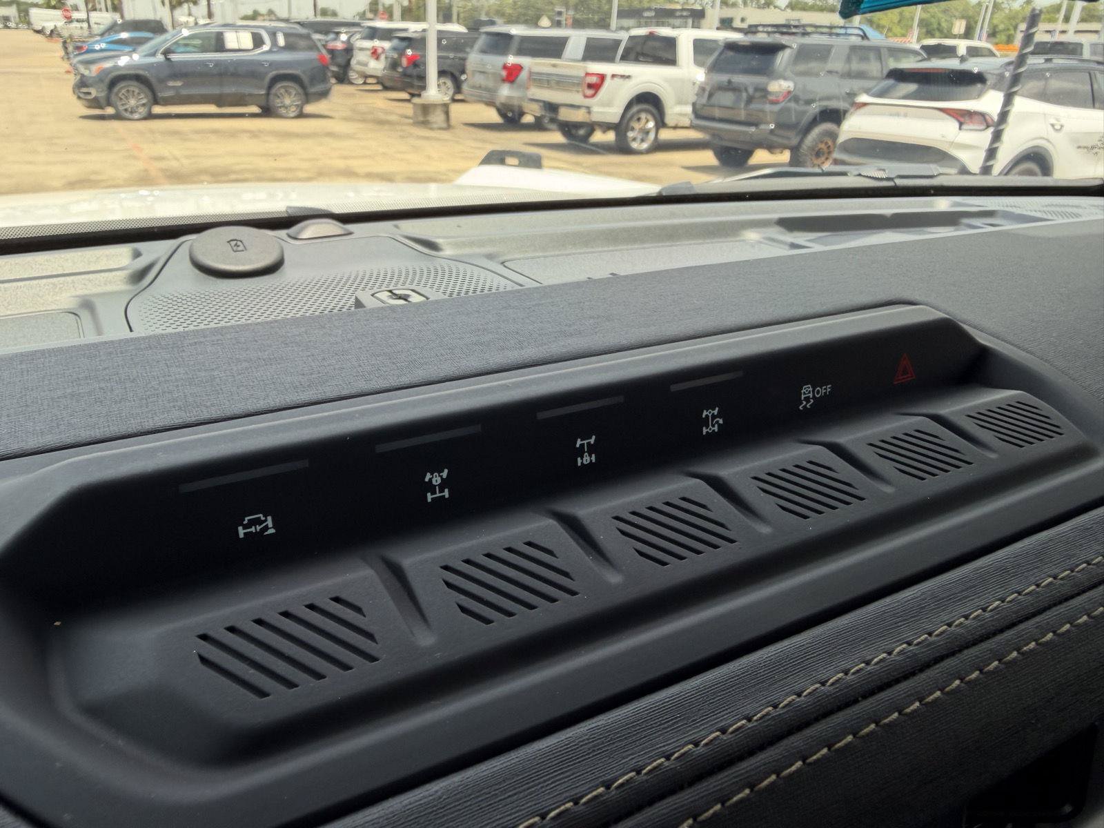 Certified 2025 Ford Bronco Badlands AWD/4WD image 28