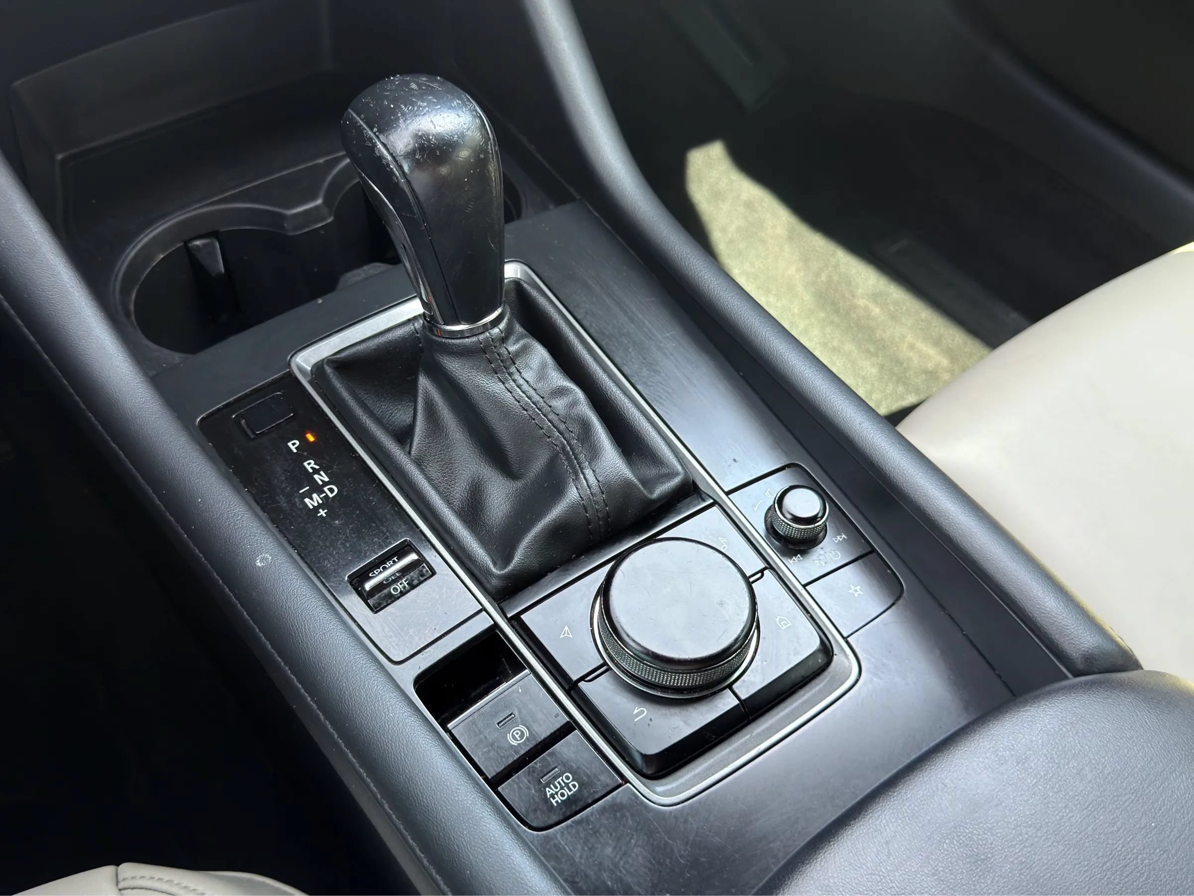 Used 2020 MAZDA MAZDA3 Hatchback FWD image 28