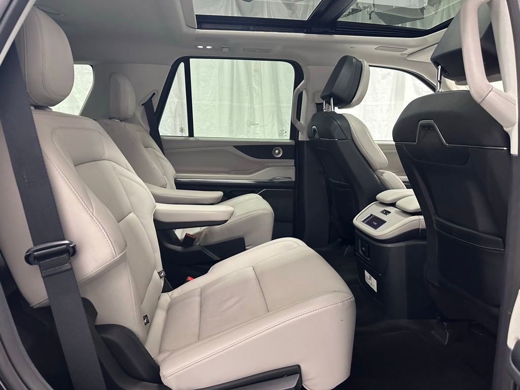 Used 2025 Lincoln Navigator Reserve image 57