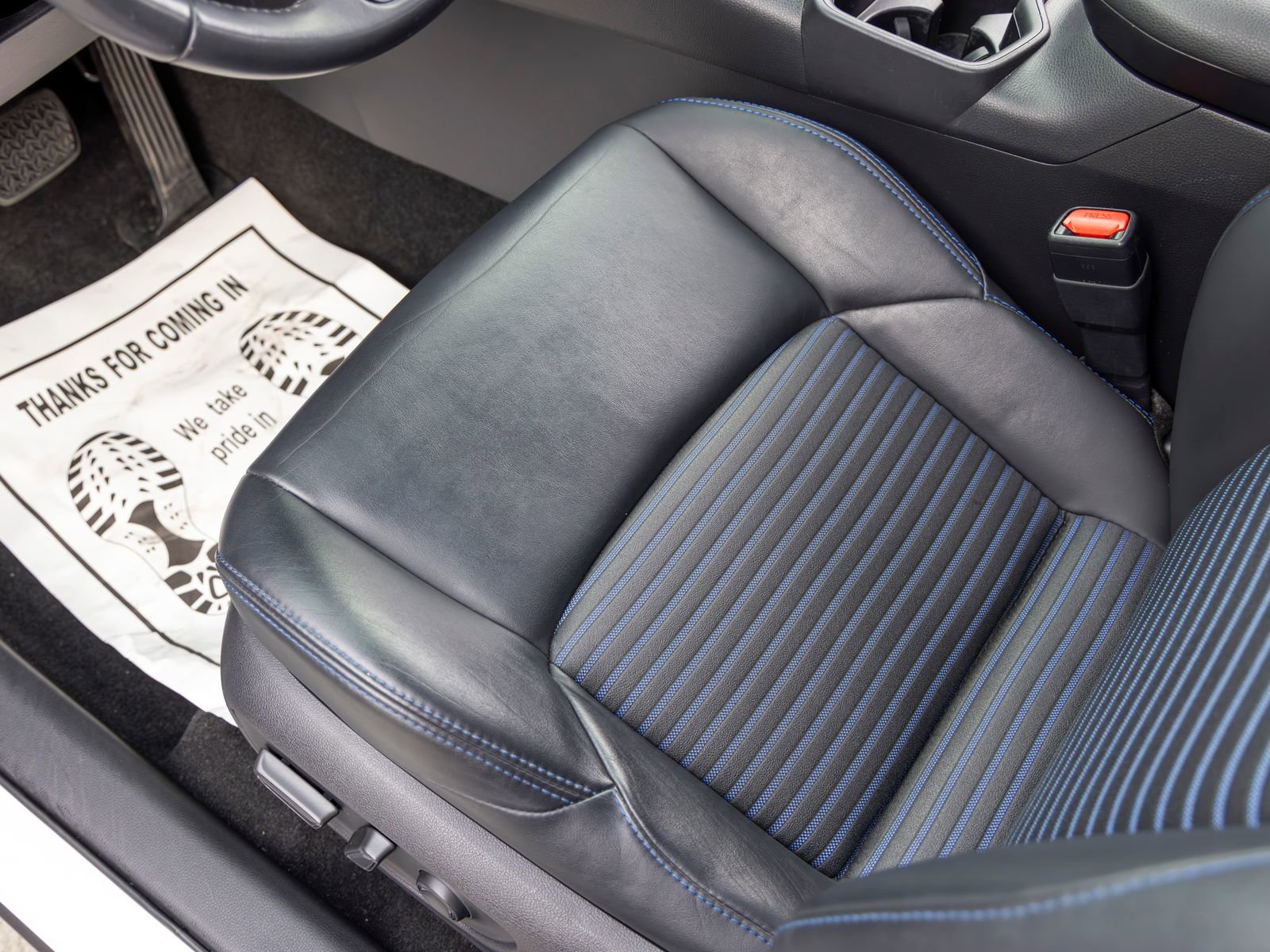 Used 2019 Toyota RAV4 XSE AWD/4WD image 32