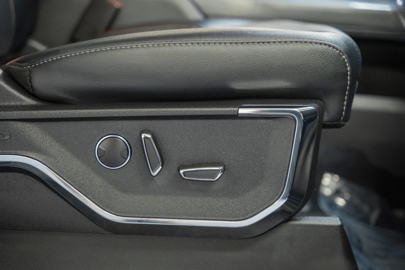 Certified 2023 Ford F150 Lariat w/ Equipment Group 502A High image 46