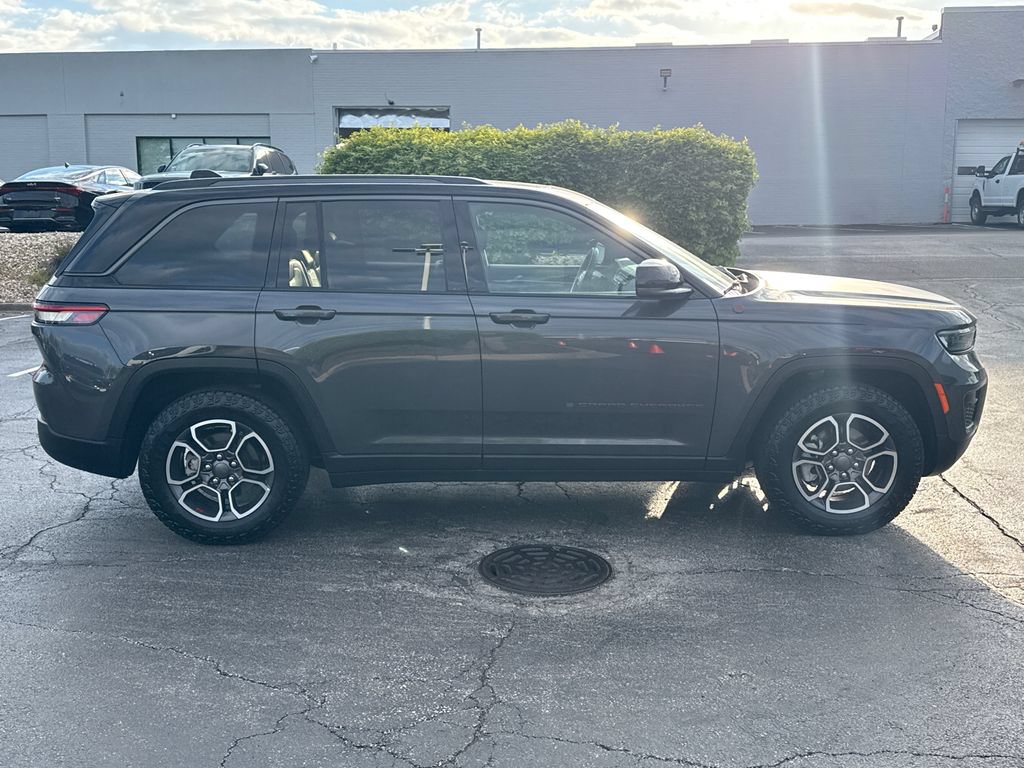 Used 2022 Jeep Grand Cherokee Trailhawk AWD/4WD image 11