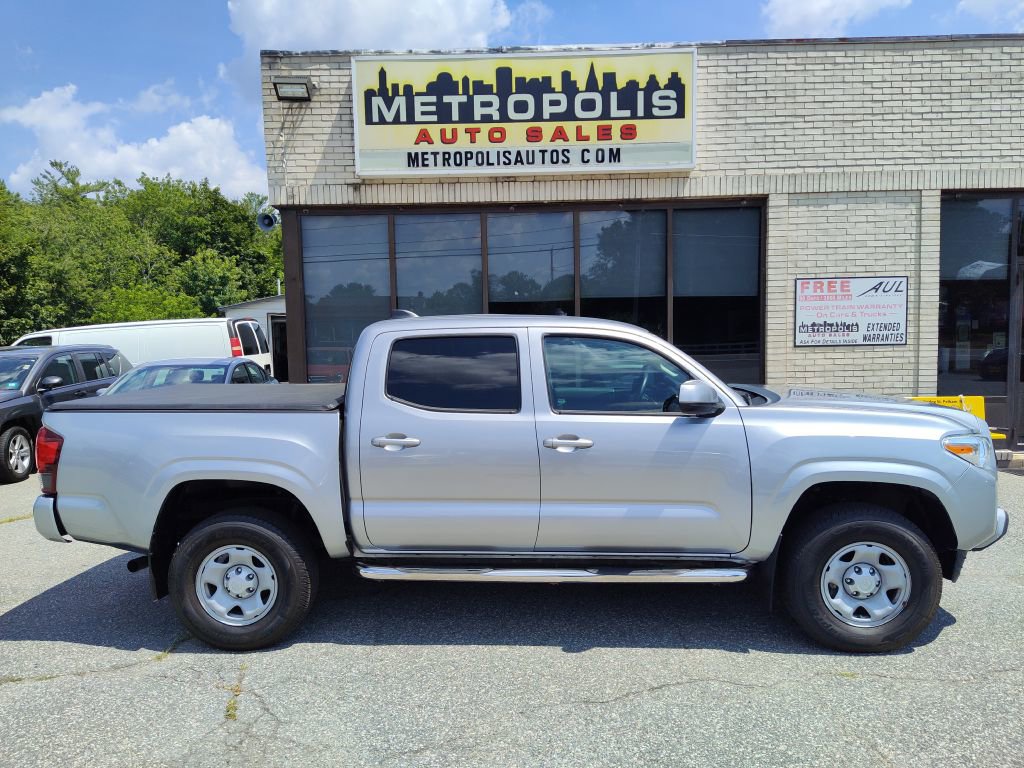 Used 2022 Toyota Tacoma SR image 1